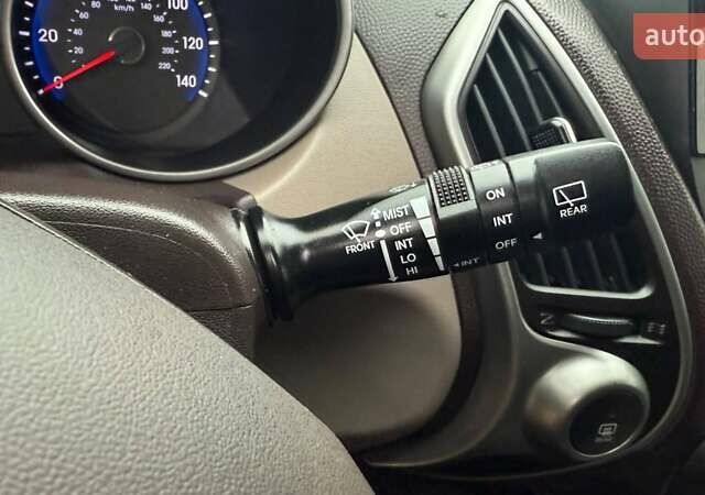 Серый Хендай их35, объемом двигателя 2.4 л и пробегом 127 тыс. км за 11650 $, фото 25 на Automoto.ua