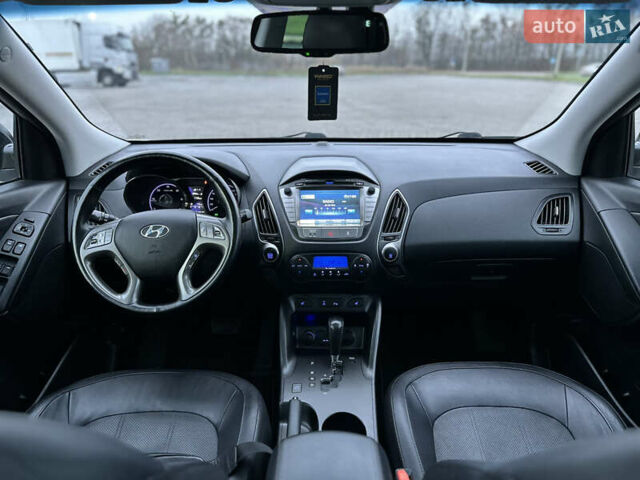 Серый Хендай их35, объемом двигателя 2 л и пробегом 180 тыс. км за 15000 $, фото 22 на Automoto.ua