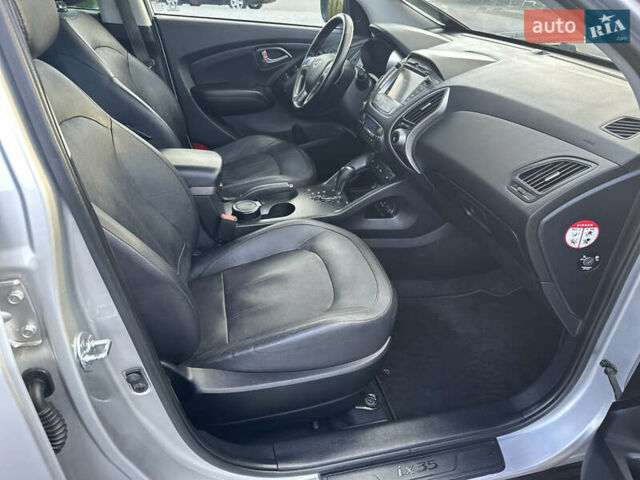 Серый Хендай их35, объемом двигателя 2 л и пробегом 180 тыс. км за 15100 $, фото 20 на Automoto.ua