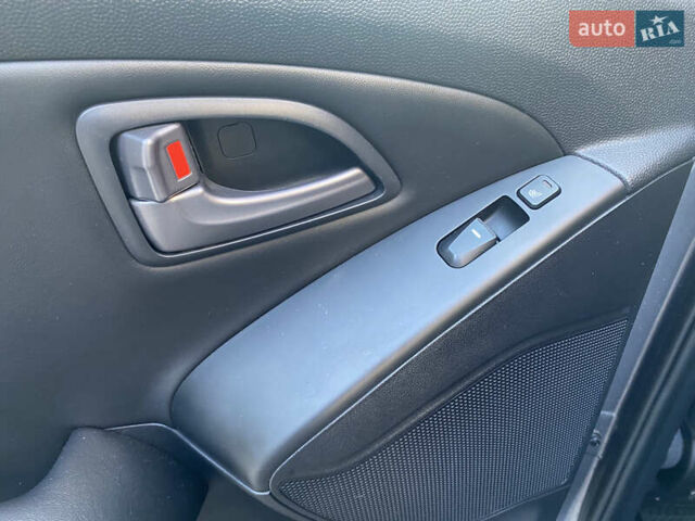 Хендай их35 2014 в Ивано-Франковске на Automoto.ua Серый Хендай их35, объемом двигателя 2 л и пробегом 96 тыс. км за 14600 $, фото 16 на Automoto.ua