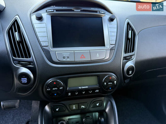 Серый Хендай их35, объемом двигателя 2 л и пробегом 187 тыс. км за 16600 $, фото 97 на Automoto.ua