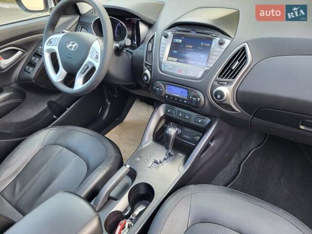 Серый Хендай их35, объемом двигателя 2 л и пробегом 221 тыс. км за 17150 $, фото 50 на Automoto.ua