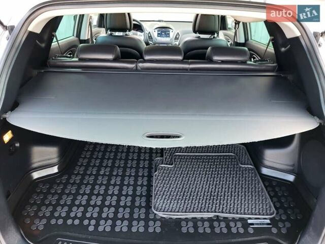 Серый Хендай их35, объемом двигателя 2 л и пробегом 221 тыс. км за 17150 $, фото 53 на Automoto.ua