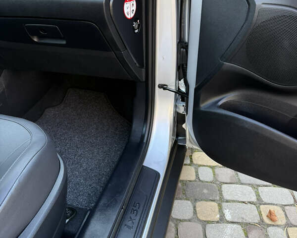 Серый Хендай их35, объемом двигателя 2 л и пробегом 187 тыс. км за 16600 $, фото 59 на Automoto.ua