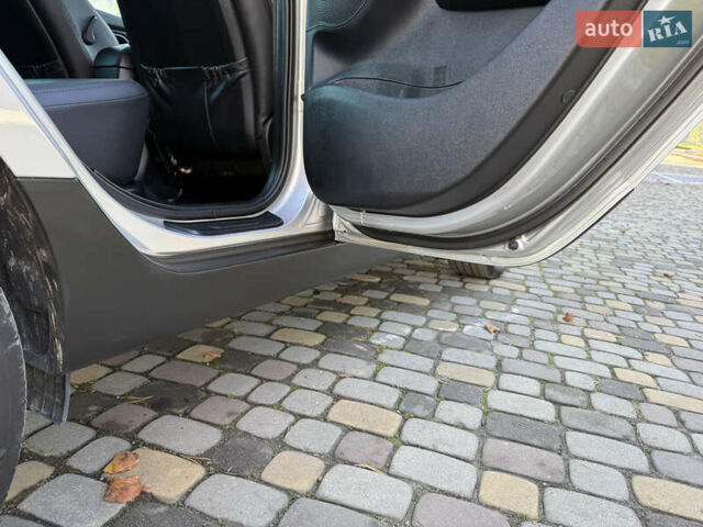 Серый Хендай их35, объемом двигателя 2 л и пробегом 187 тыс. км за 16600 $, фото 67 на Automoto.ua