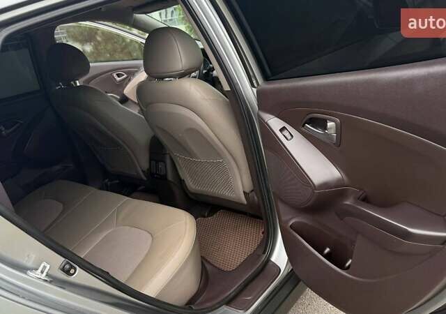 Серый Хендай их35, объемом двигателя 2.4 л и пробегом 127 тыс. км за 11650 $, фото 30 на Automoto.ua