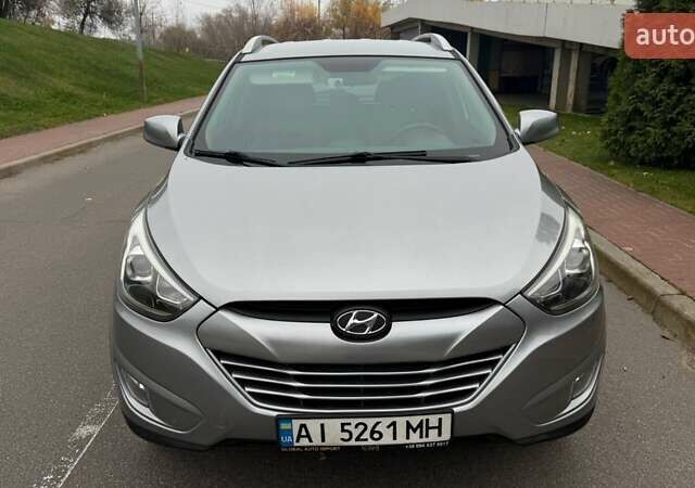 Серый Хендай их35, объемом двигателя 2.4 л и пробегом 127 тыс. км за 11650 $, фото 8 на Automoto.ua