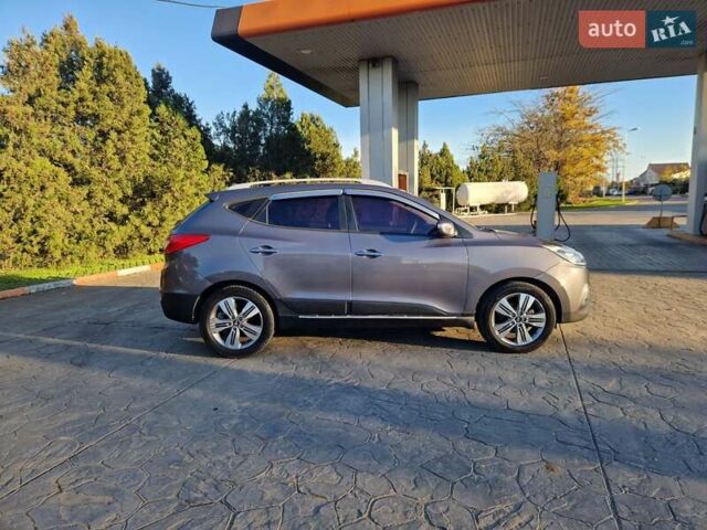 Серый Хендай их35, объемом двигателя 2 л и пробегом 138 тыс. км за 15200 $, фото 6 на Automoto.ua