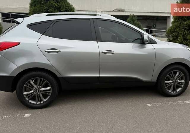 Серый Хендай их35, объемом двигателя 2.4 л и пробегом 127 тыс. км за 11650 $, фото 10 на Automoto.ua