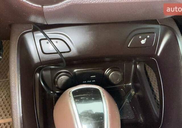 Серый Хендай их35, объемом двигателя 2.4 л и пробегом 127 тыс. км за 11650 $, фото 19 на Automoto.ua