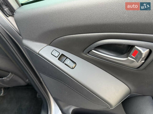 Сірий Хендай іх35, об'ємом двигуна 2 л та пробігом 124 тис. км за 16600 $, фото 81 на Automoto.ua