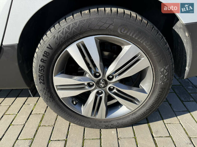 Серый Хендай их35, объемом двигателя 2 л и пробегом 187 тыс. км за 16600 $, фото 39 на Automoto.ua