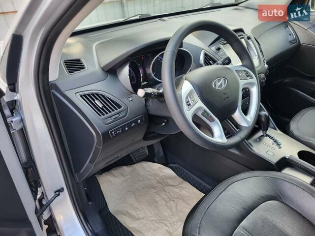 Серый Хендай их35, объемом двигателя 2 л и пробегом 221 тыс. км за 17150 $, фото 28 на Automoto.ua