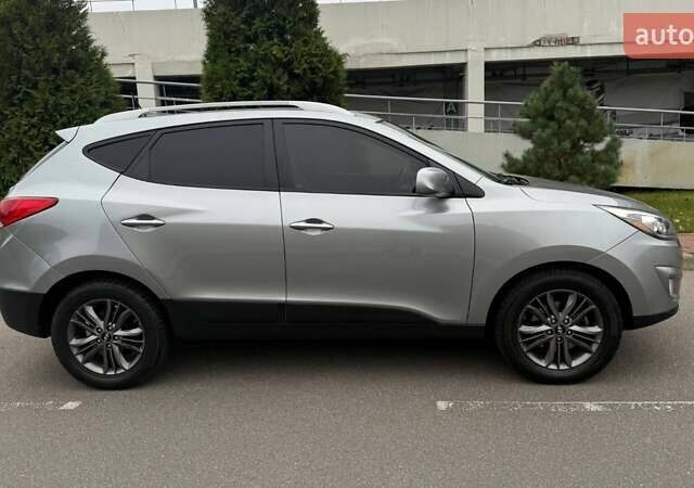 Серый Хендай их35, объемом двигателя 2.4 л и пробегом 127 тыс. км за 11650 $, фото 16 на Automoto.ua