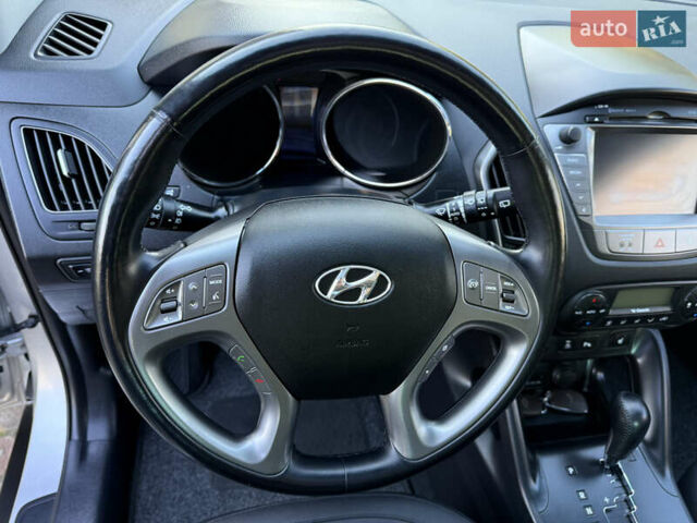 Серый Хендай их35, объемом двигателя 2 л и пробегом 187 тыс. км за 16600 $, фото 90 на Automoto.ua