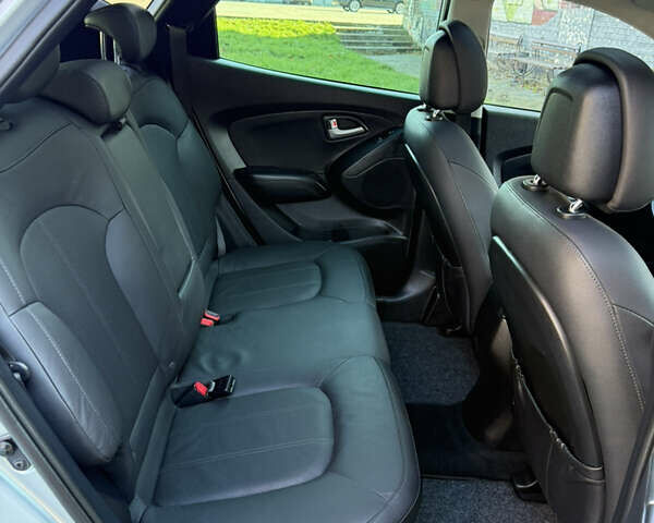 Серый Хендай их35, объемом двигателя 2 л и пробегом 187 тыс. км за 16600 $, фото 70 на Automoto.ua