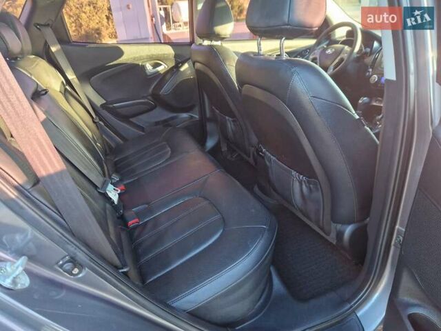 Серый Хендай их35, объемом двигателя 2 л и пробегом 138 тыс. км за 15200 $, фото 35 на Automoto.ua