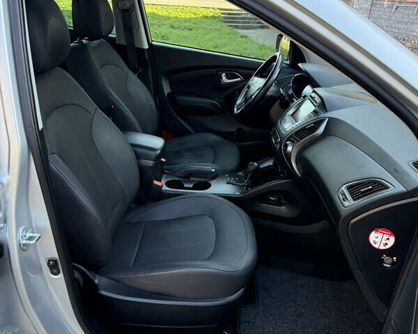 Серый Хендай их35, объемом двигателя 2 л и пробегом 187 тыс. км за 16600 $, фото 61 на Automoto.ua