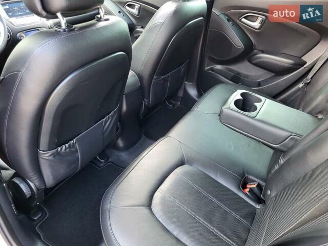 Серый Хендай их35, объемом двигателя 2 л и пробегом 221 тыс. км за 17150 $, фото 68 на Automoto.ua