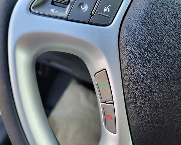 Серый Хендай их35, объемом двигателя 2 л и пробегом 221 тыс. км за 17150 $, фото 33 на Automoto.ua