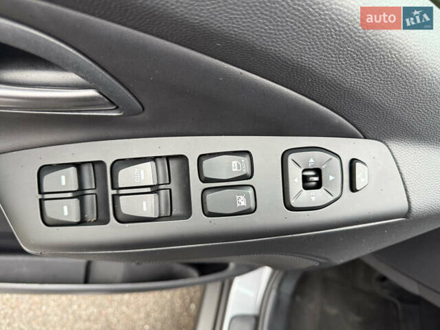 Серый Хендай их35, объемом двигателя 2 л и пробегом 124 тыс. км за 16850 $, фото 66 на Automoto.ua