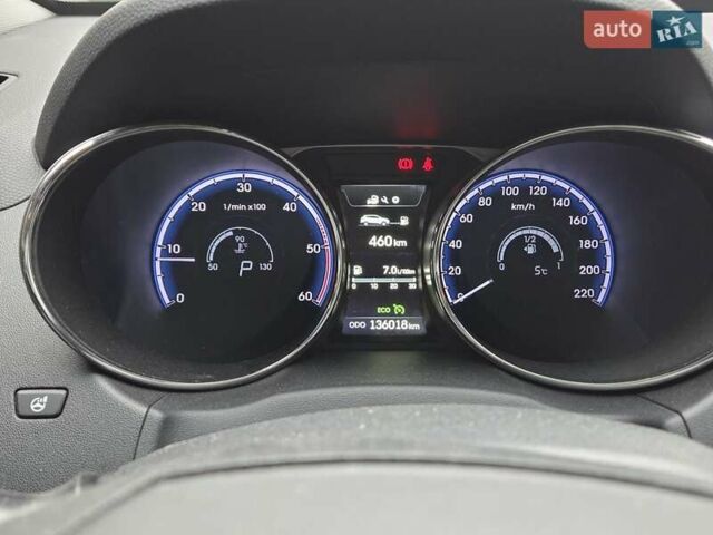 Серый Хендай их35, объемом двигателя 2 л и пробегом 136 тыс. км за 15800 $, фото 6 на Automoto.ua
