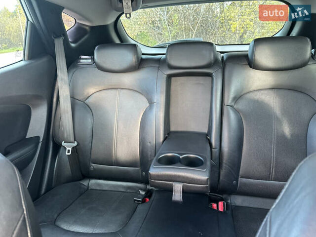 Серый Хендай их35, объемом двигателя 2 л и пробегом 180 тыс. км за 15100 $, фото 26 на Automoto.ua