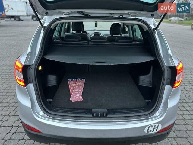 Серый Хендай их35, объемом двигателя 2 л и пробегом 180 тыс. км за 15000 $, фото 15 на Automoto.ua