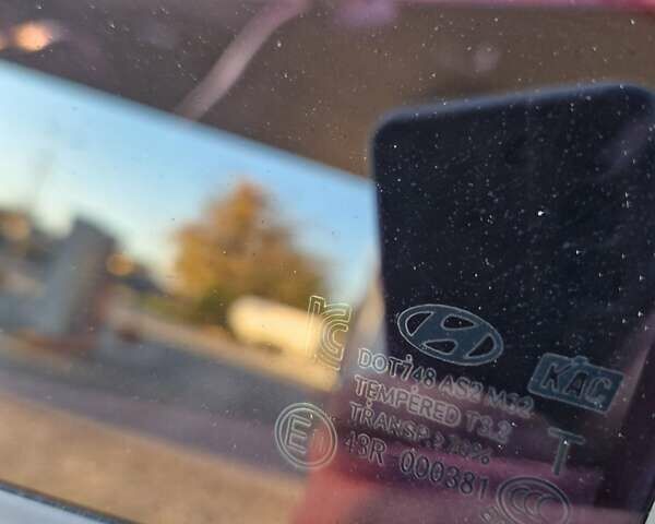 Серый Хендай их35, объемом двигателя 2 л и пробегом 138 тыс. км за 15200 $, фото 15 на Automoto.ua