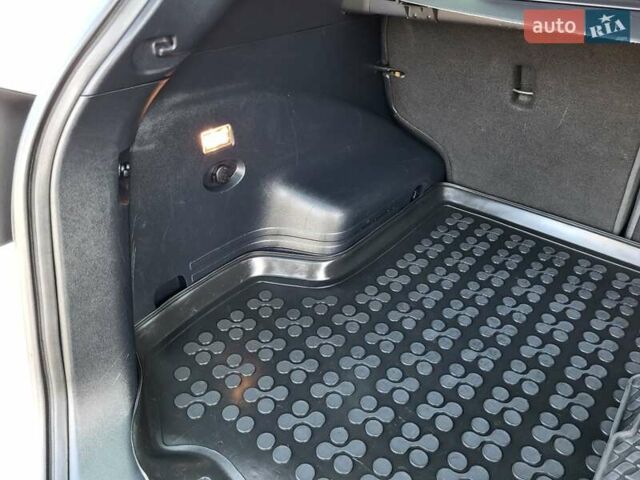 Серый Хендай их35, объемом двигателя 2 л и пробегом 221 тыс. км за 17150 $, фото 55 на Automoto.ua