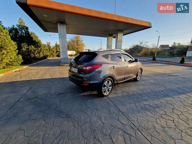 Серый Хендай их35, объемом двигателя 2 л и пробегом 138 тыс. км за 15200 $, фото 10 на Automoto.ua