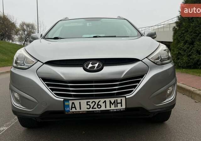 Серый Хендай их35, объемом двигателя 2.4 л и пробегом 127 тыс. км за 11650 $, фото 3 на Automoto.ua