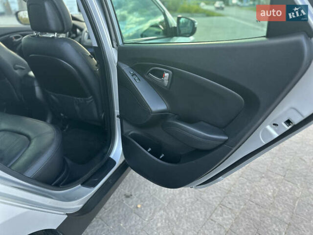 Серый Хендай их35, объемом двигателя 2 л и пробегом 180 тыс. км за 15100 $, фото 17 на Automoto.ua