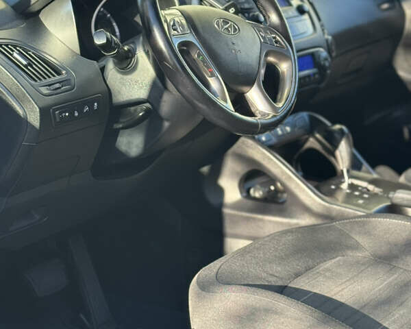 Серый Хендай их35, объемом двигателя 2 л и пробегом 96 тыс. км за 14899 $, фото 27 на Automoto.ua