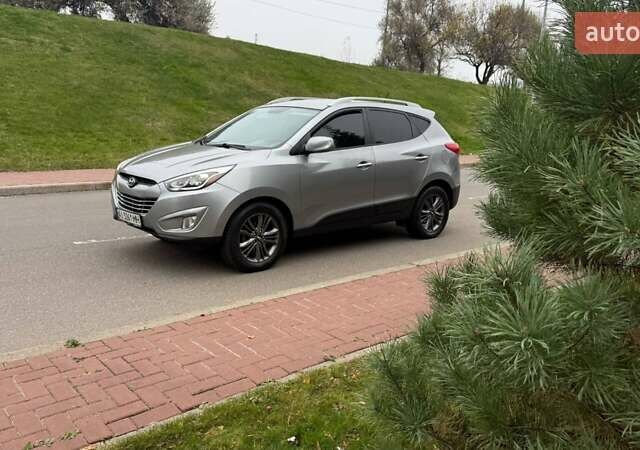 Серый Хендай их35, объемом двигателя 2.4 л и пробегом 127 тыс. км за 11650 $, фото 2 на Automoto.ua