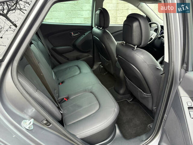 Серый Хендай их35, объемом двигателя 2 л и пробегом 124 тыс. км за 16850 $, фото 78 на Automoto.ua