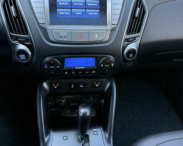 Серый Хендай их35, объемом двигателя 2 л и пробегом 187 тыс. км за 16600 $, фото 46 на Automoto.ua