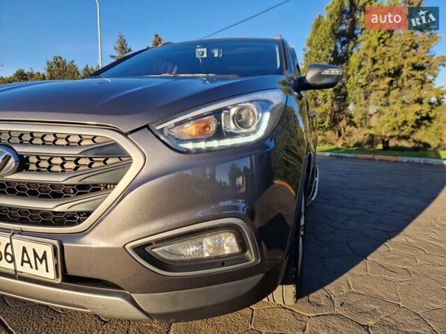 Серый Хендай их35, объемом двигателя 2 л и пробегом 138 тыс. км за 15200 $, фото 5 на Automoto.ua