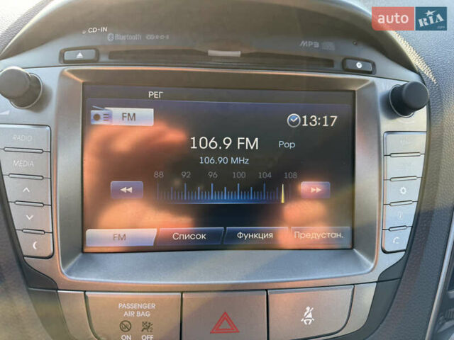 Серый Хендай их35, объемом двигателя 2 л и пробегом 187 тыс. км за 16600 $, фото 7 на Automoto.ua