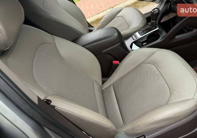 Серый Хендай их35, объемом двигателя 2.4 л и пробегом 127 тыс. км за 11650 $, фото 24 на Automoto.ua