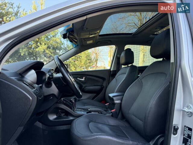 Серый Хендай их35, объемом двигателя 2 л и пробегом 187 тыс. км за 16600 $, фото 4 на Automoto.ua