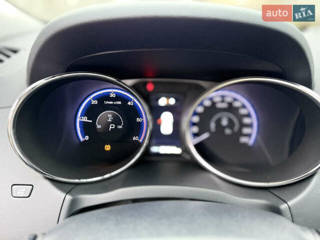 Серый Хендай их35, объемом двигателя 2 л и пробегом 124 тыс. км за 16850 $, фото 51 на Automoto.ua