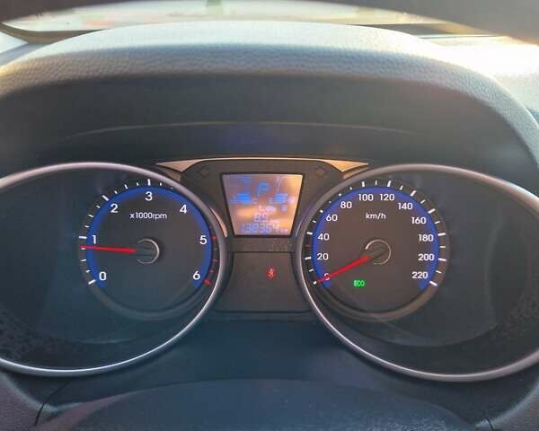 Серый Хендай их35, объемом двигателя 2 л и пробегом 138 тыс. км за 15200 $, фото 23 на Automoto.ua