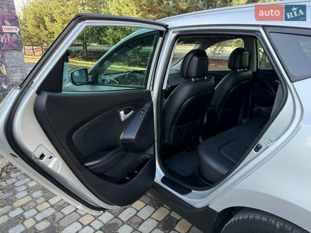 Серый Хендай их35, объемом двигателя 2 л и пробегом 187 тыс. км за 16600 $, фото 73 на Automoto.ua