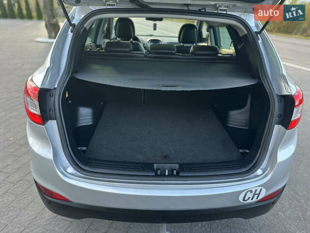 Серый Хендай их35, объемом двигателя 2 л и пробегом 180 тыс. км за 15100 $, фото 16 на Automoto.ua