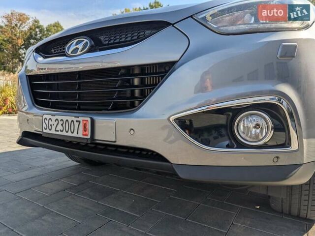 Сірий Хендай іх35, об'ємом двигуна 2 л та пробігом 113 тис. км за 16950 $, фото 30 на Automoto.ua