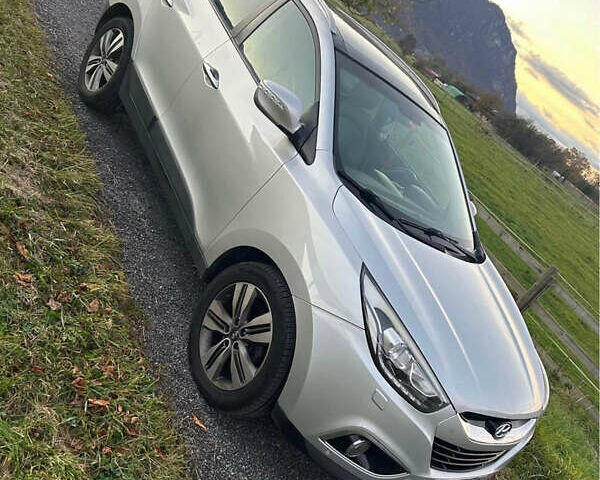 Сірий Хендай іх35, об'ємом двигуна 2 л та пробігом 191 тис. км за 15650 $, фото 1 на Automoto.ua