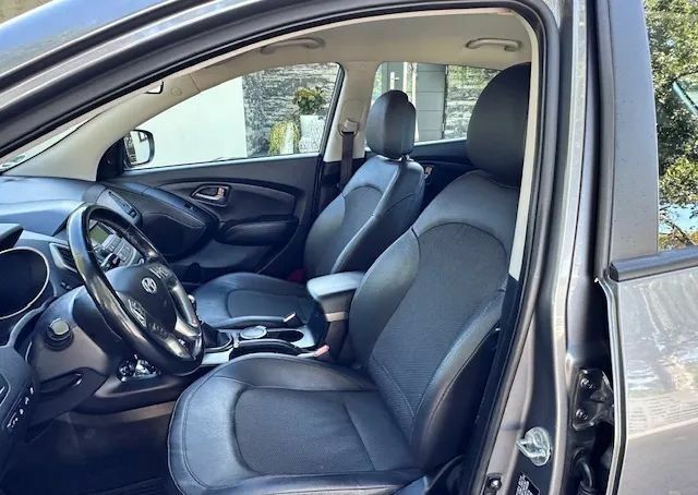 Серый Хендай их35, объемом двигателя 1.7 л и пробегом 119 тыс. км за 8800 $, фото 9 на Automoto.ua