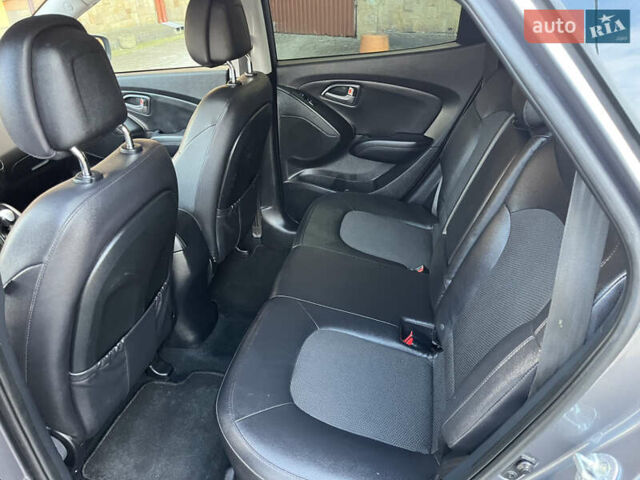 Серый Хендай их35, объемом двигателя 1.7 л и пробегом 187 тыс. км за 14800 $, фото 21 на Automoto.ua