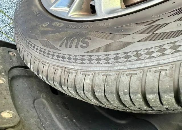 Серый Хендай их35, объемом двигателя 1.7 л и пробегом 119 тыс. км за 8800 $, фото 17 на Automoto.ua